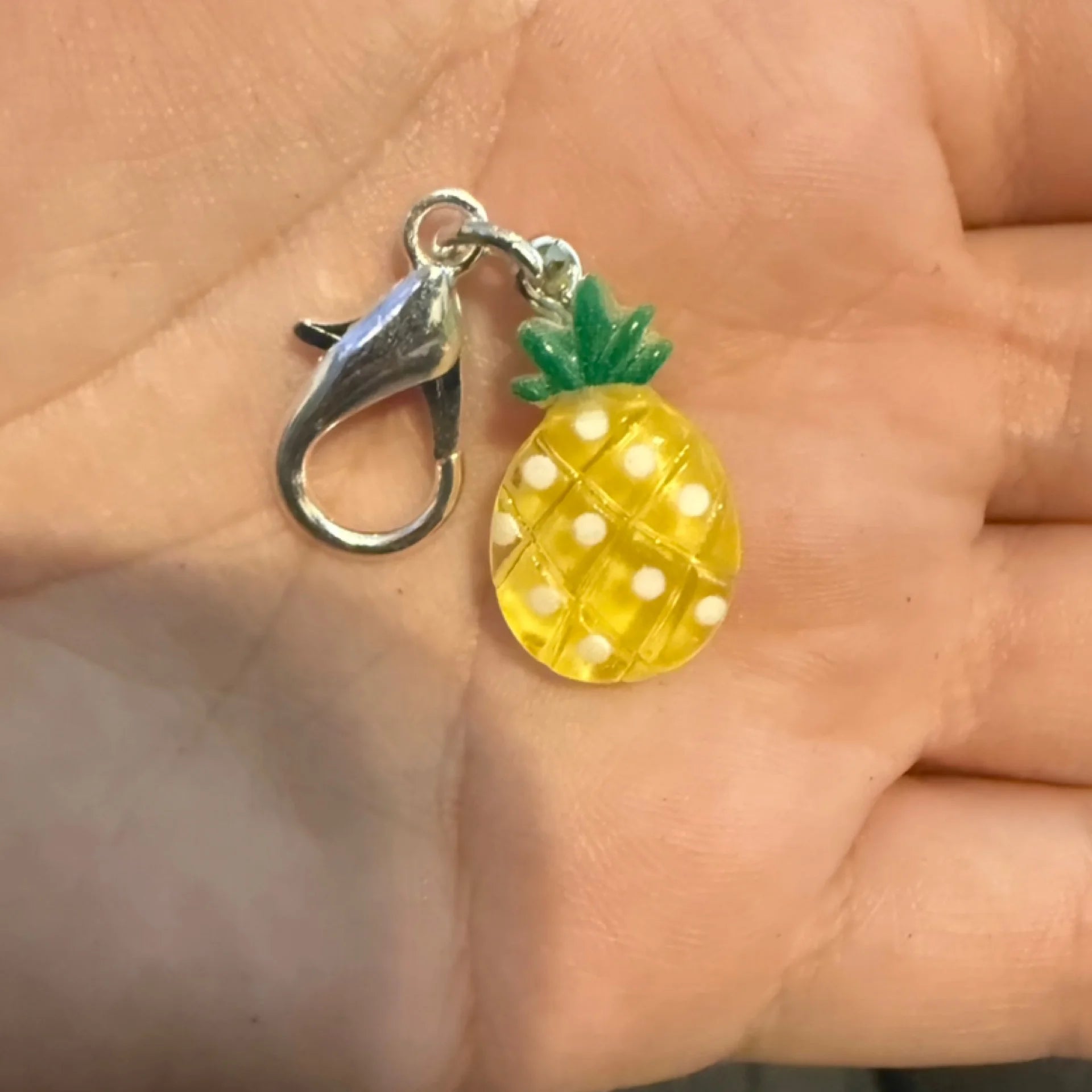 Pineapple stitch marker (small clasp)