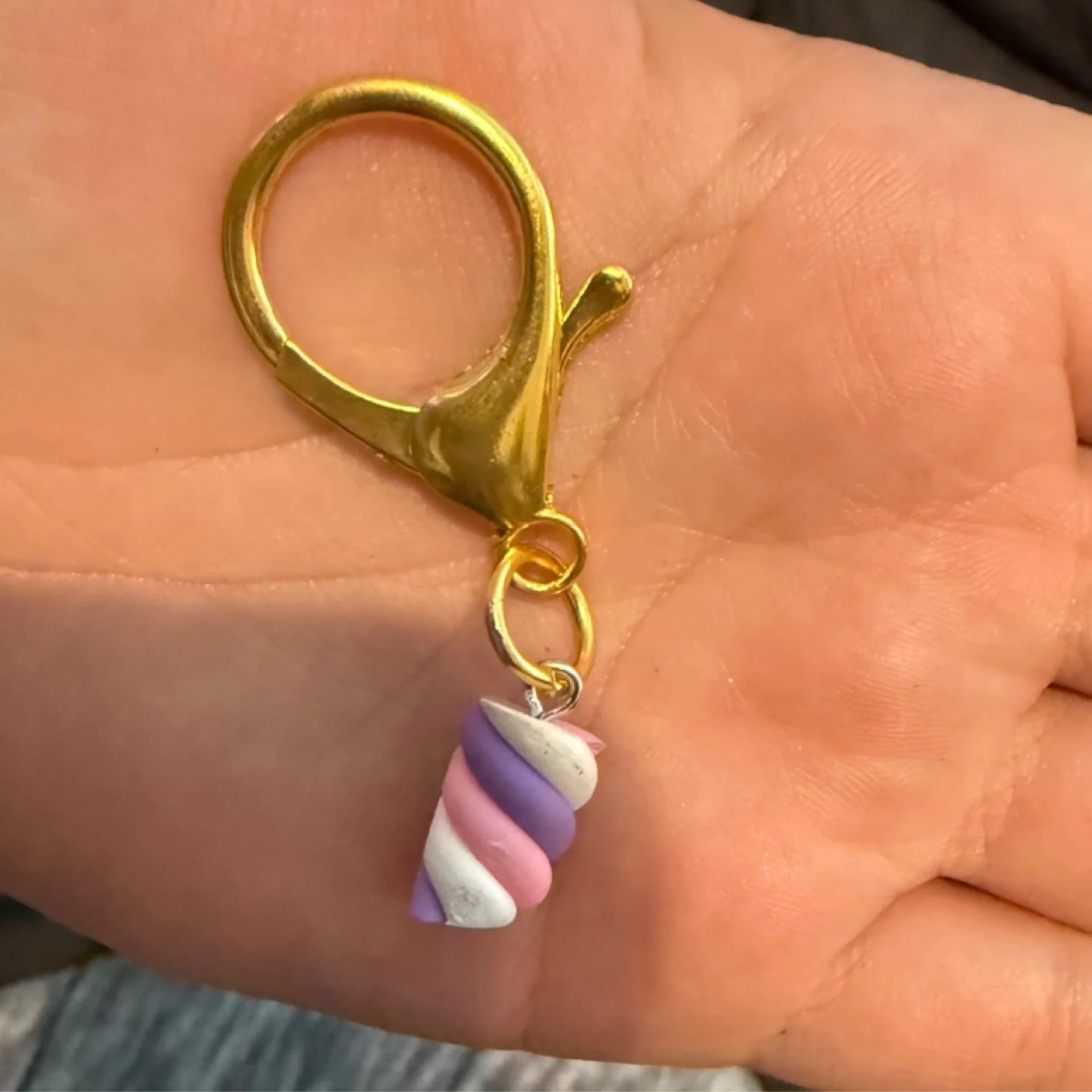 Marshmallow stitch marker