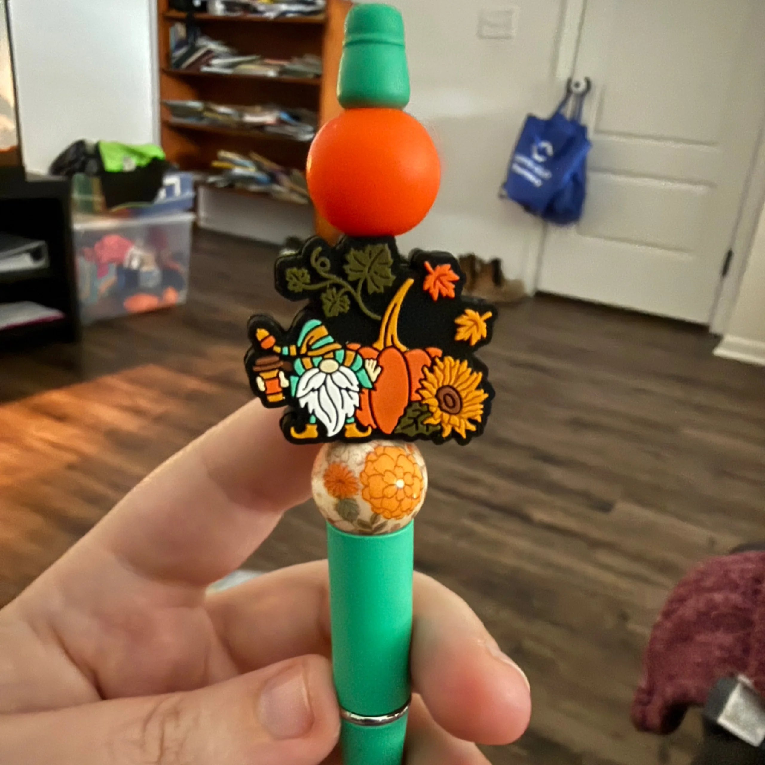 Fall gnome pen