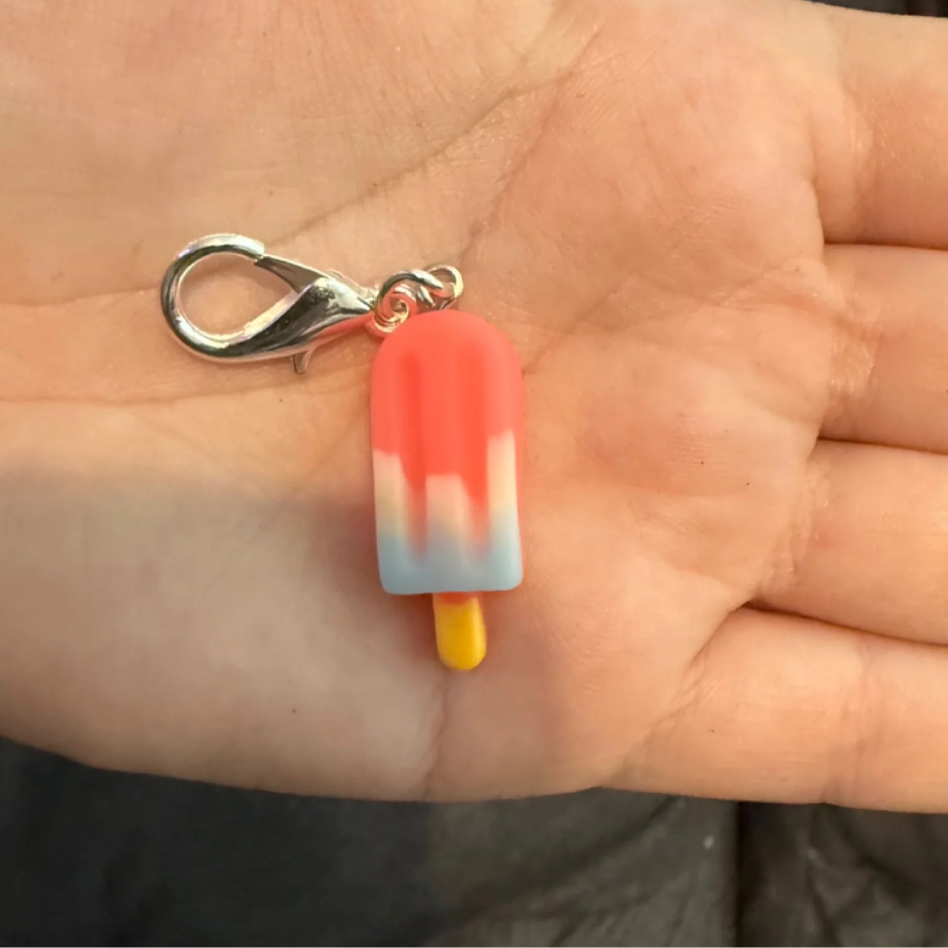 Ice cream stitch marker (small clasp)